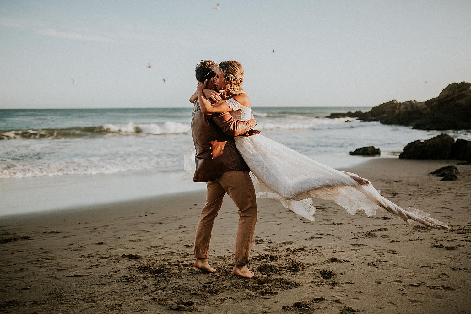 5 Tips For Naturally Posing and Directing Couples - The Heart University